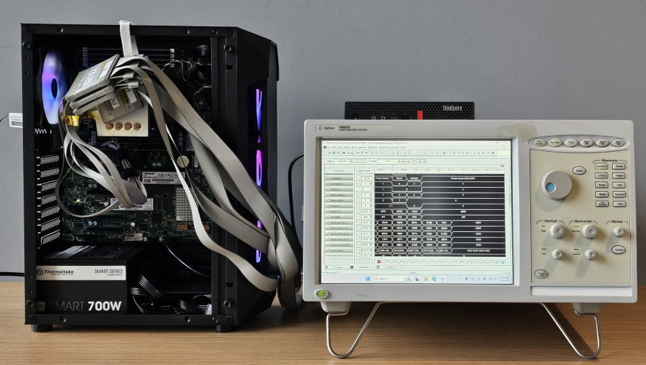 The snooping rig (right) and the target (left)