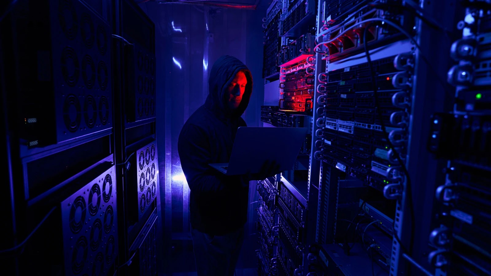 Cibercriminosos usam faturas falsas para implantar XWorm e roubar credenciais de login